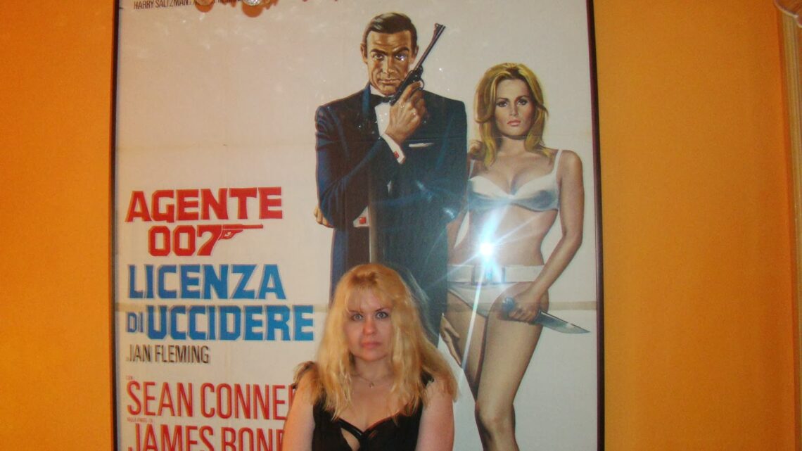 007 Theme Hotel: Bed & Breakfast Angolo di Roma, Rome, Italy