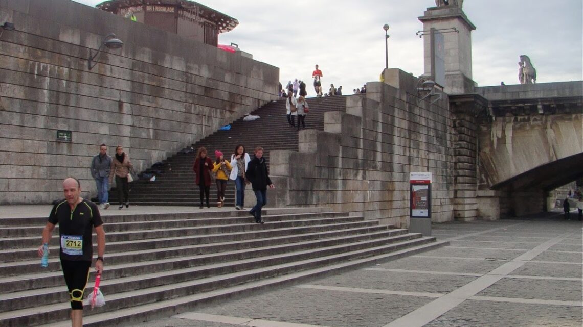 007 Filming location: Pedestrian stairs (“Renault stairs”) near The Eiffel Tower / A View to a Kill (1985)