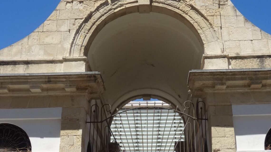 007 Filming location: Raoul’s Cigar Factory exteriors in Havana, Cuba / Die Another Day (2002)