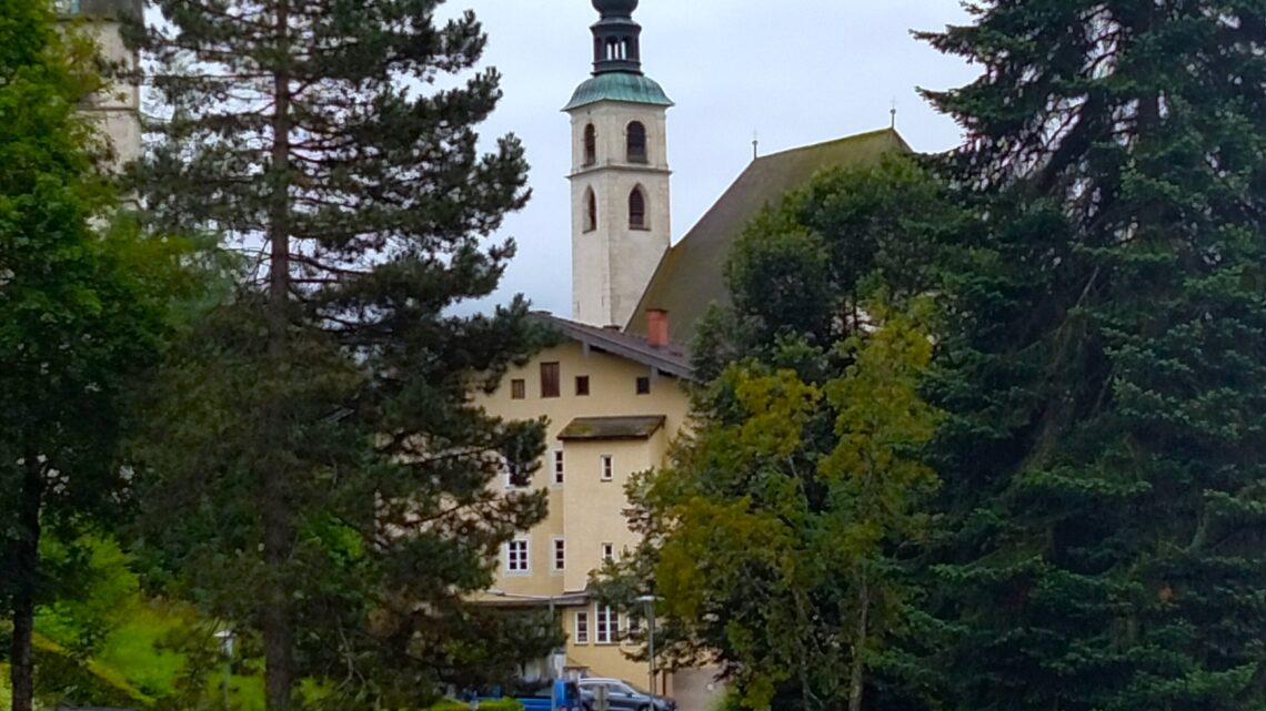 007 Book location: Liebfrauenkirche and Andreaskirche in Kitzbühel / Young Bond: By Royal Command (2008)